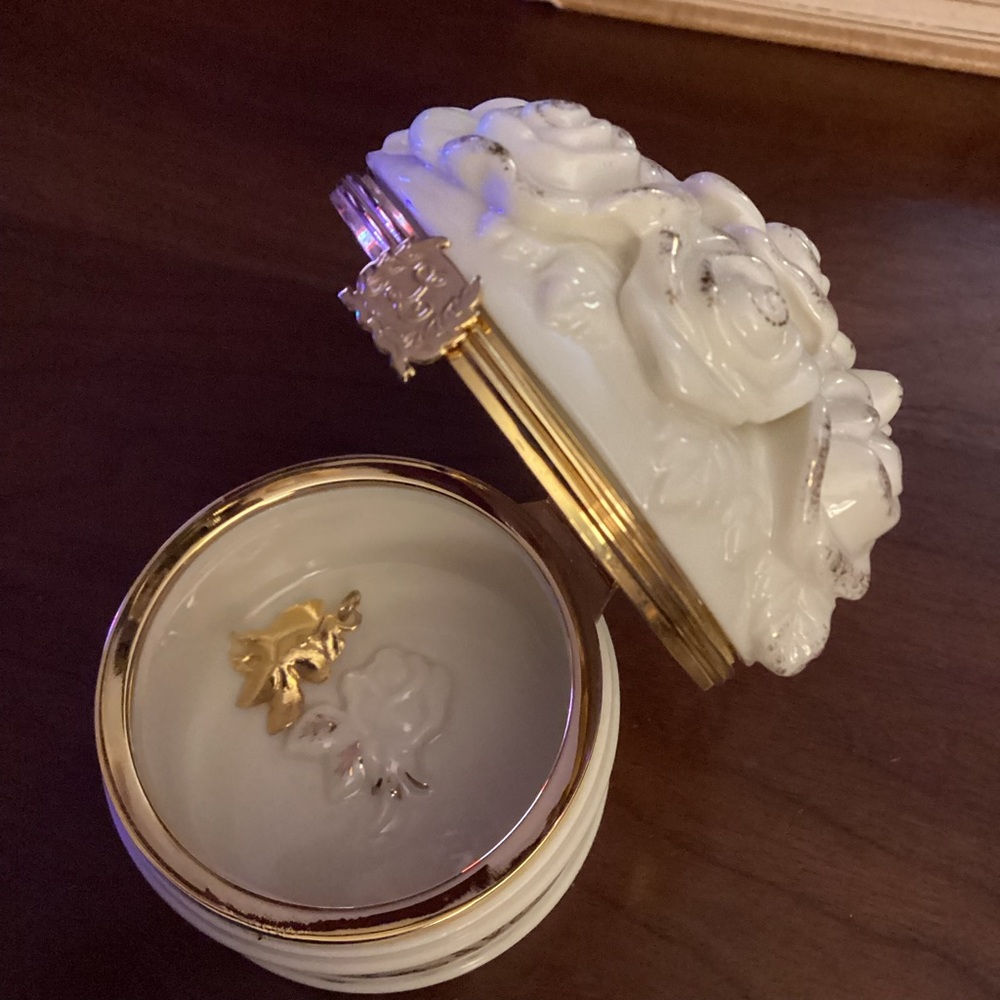 Lenox 65 Roses Hinged Trinket Box - Picture 7 of 9
